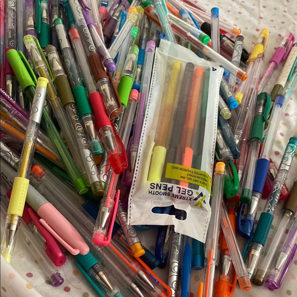 Lot of gel pens